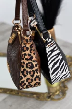 Góndola Noco animal print negra - Imagen 3