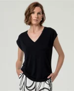 Camiseta surkana cuello pico Negro