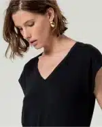 Camiseta surkana cuello pico Negro - Imagen 4