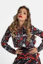 Detalle de los bolsillos de ribete cowboy y botones de la camisa Lolina