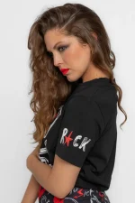 detalle en la manga de la camiseta con sisa Rock and Roll Lolina