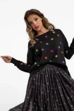 Diseño frontal del suéter de punto suave con cuello perkins Stars Lolina