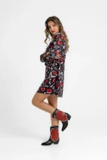 Vista lateral del vestido corto evasé con tejido con cuerpo Lolina